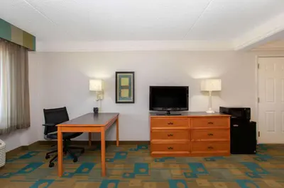 a room with a desk and a tv on a dresser at La Quinta by Wyndham Denver Southwest Lakewood in Lakewood