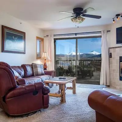 Lake Forest Shoreview Condo: Fantastic Views