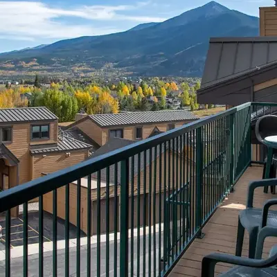 Lake Forest Summit Condo: Great Penthouse Views