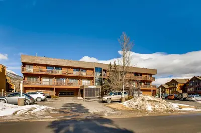a building with cars parked in a parking lot at Cedar Lodge Peak One Studio Condo: Downtown Frisco in Frisco