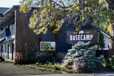 a blue house with a sign for a besserkump at Basecamp Boulder in Boulder