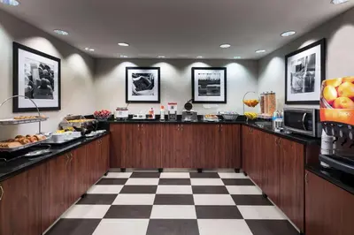 a restaurant with a checkered floor at Hampton Inn Denver-West/Golden in Golden