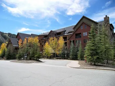 a large building with trees in front of it at Springs 2 Bed3 Bath plus Murphy SPDW in Keystone