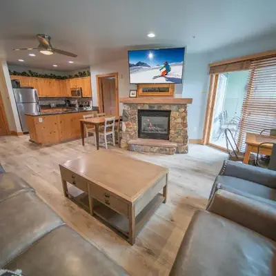 Expedition Station 8614 by SummitCove Lodging
