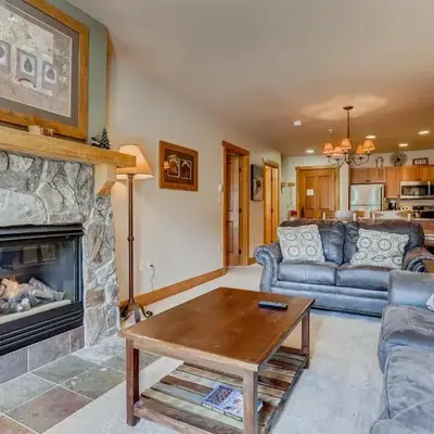 Premier Red Hawk Lodge 2 Br-Walk To Slopes-Kids Ski Free Condo