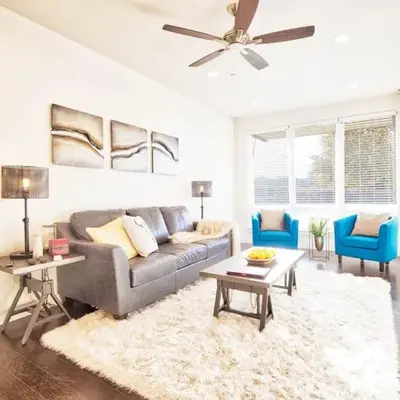 Beautiful 3 Bedroom Townhouse in Old Town North