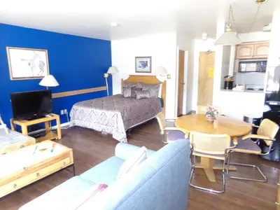 a living room with a couch and a bed and a table at Edgewater Studio 1 Bath EWJP in Keystone