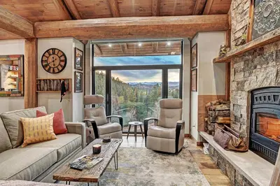 a living room with a couch and a fireplace at SkyRun Cabin cabin in Golden