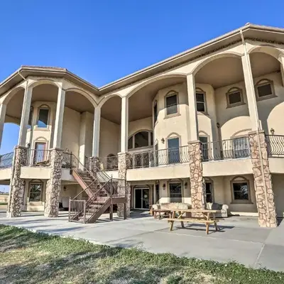 10 Mi to Barr Lake State Park Home with Mtn Views