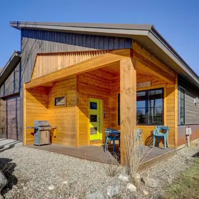 Fireplace and Deck Modern Cabin in Grand Lake!