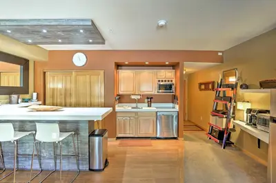 Gallery image of 1 Mi to Ski Upscale Studio with Views in Keystone in Keystone