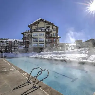 Ski-InandSki-Out Access Mtn-View Granby Condo!