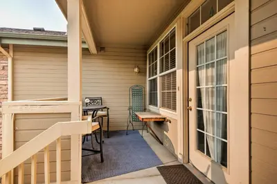 Gallery image of Cozy Littleton Condo with Loft and Patio on Golf Course in Littleton