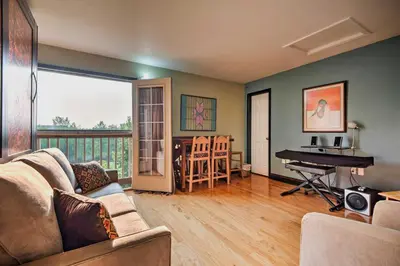 Gallery image of Cozy Littleton Condo with Loft and Patio on Golf Course in Littleton