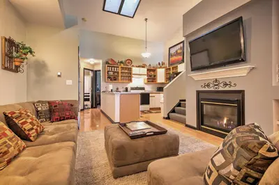 Gallery image of Cozy Littleton Condo with Loft and Patio on Golf Course in Littleton