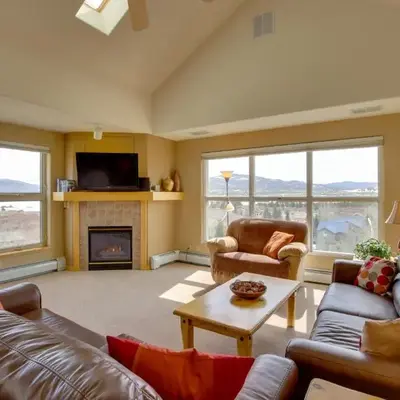 360 Mtn Views and Shared Hot Tub Cozy Frisco Condo!