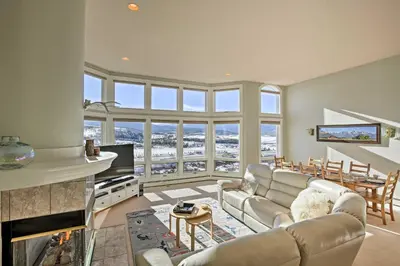 a living room with a couch and a fireplace at Gorgeous Townhome with Fraser Valley Mountain Views! in Fraser