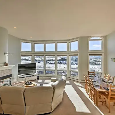 Gorgeous Townhome with Fraser Valley Mountain Views!