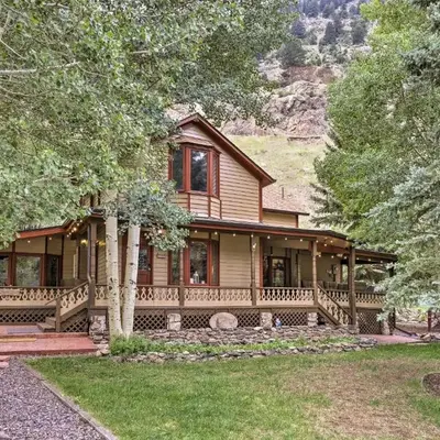 Family Home in Georgetown Walk to Town and Railroad