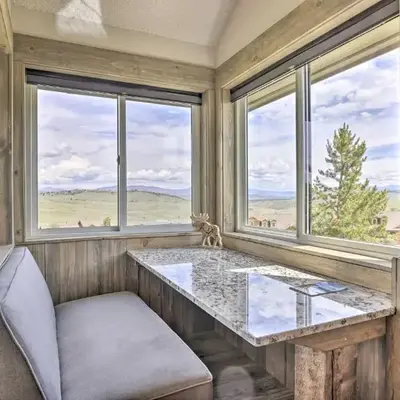 Updated Studio Loft in Granby Epic Mountain Views