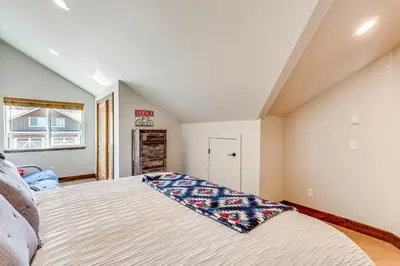 a bedroom with a large bed in a room at Newly Built Estes Park Townhome, 2 Miles to RMNP! in Estes Park