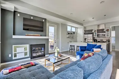 Gallery image of Townhome with Rooftop Patio Walk to Broncos Stadium in Denver