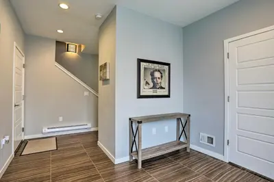 Gallery image of Townhome with Rooftop Patio Walk to Broncos Stadium in Denver