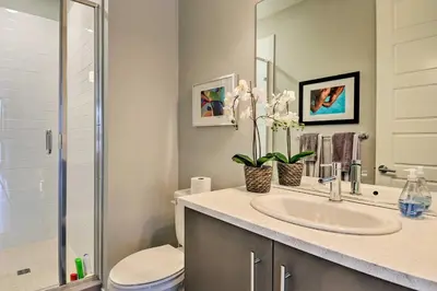 Gallery image of Townhome with Rooftop Patio Walk to Broncos Stadium in Denver