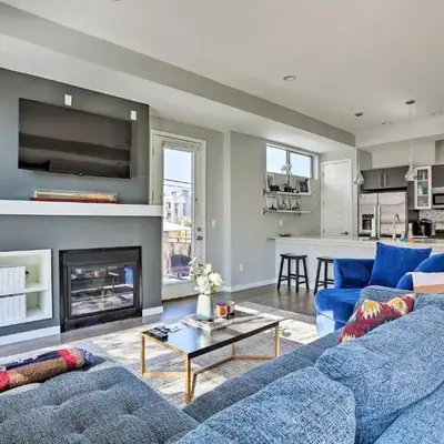 Townhome with Rooftop Patio Walk to Broncos Stadium