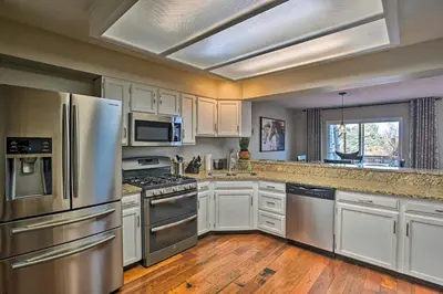 Gallery image of Sleek and Spacious Centennial Escape with Private Deck in Centennial