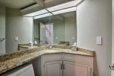 Gallery image of Sleek and Spacious Centennial Escape with Private Deck in Centennial