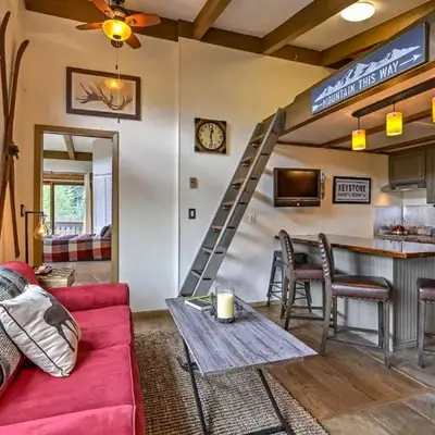 Walk to Village Condo with Resort Perks in Keystone
