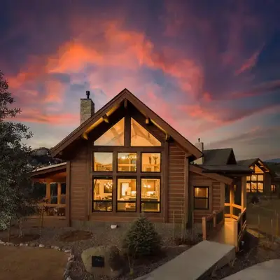 Chic Retreat – Indoor/Outdoor Fireplace