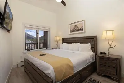 a bedroom with a large bed and a window at Full Renovated 1BR -Walk to Gondola & Kids Ski Free condo in Dillon