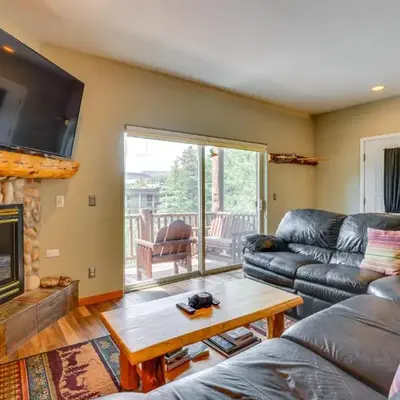 Cozy Condo with Views