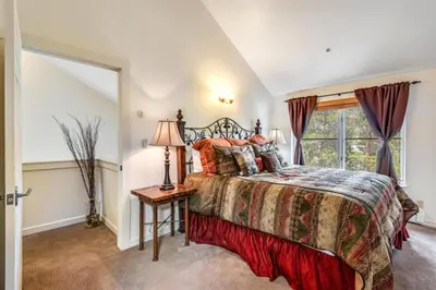 a bedroom with a bed and a window at Luxury 3 Bedroom Townhouse Next To Keystone Lake, Free Shuttle, Hot Tub And Sauna in Keystone