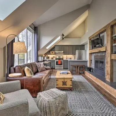 Hot Tub and Ski Shuttle Access Keystone Condo!