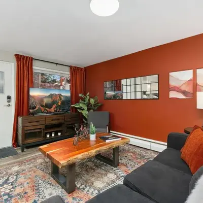 Modern & Chic Condo in the Heart of Old Town
