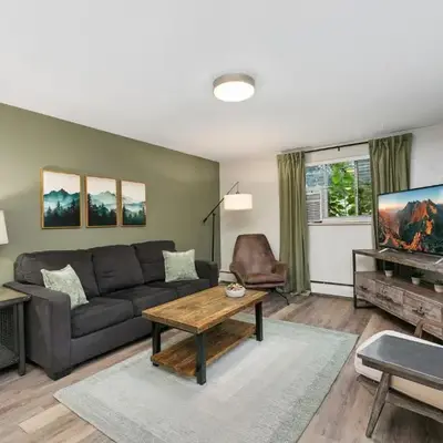 Stunning Downtown Condo - 5 min walk to Old Town!