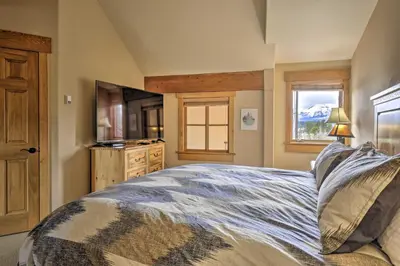 a bedroom with a bed and a dresser and a window at 3 Mi to Keystone Resort Condo with Mountain View in Keystone