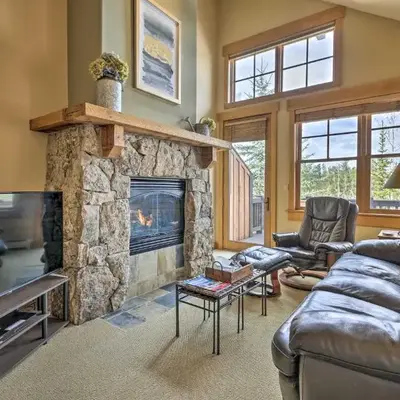 3 Mi to Keystone Resort Condo with Mountain View