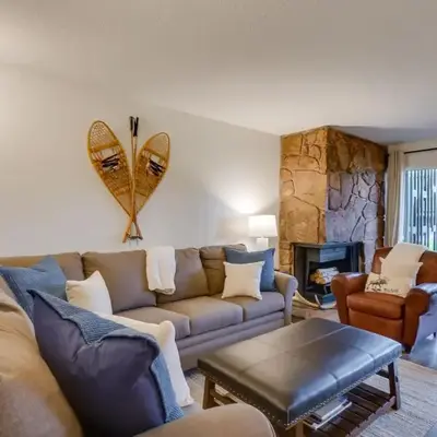 Walk to Ski Shuttle Cozy Mountain Meadows Condo