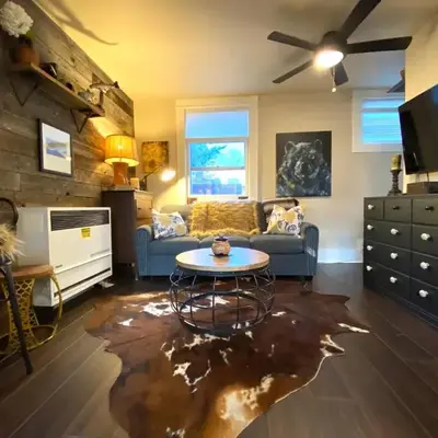 The Chic Guest Retreat in Old Town near CSU