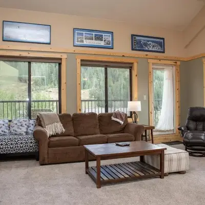 2800 Slopeside condo