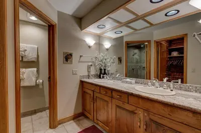 a bathroom with two sinks and a large mirror at Chateaux DuMont 2716 in Keystone