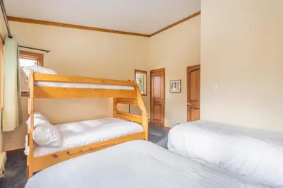 a bedroom with two bunk beds in a house at Tennis Townhome 1337 : 2 in Keystone