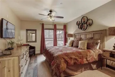 a bedroom with a bed and a ceiling fan at 2 Bedroom Blackbear Lodge Condo In River Run Village in Keystone