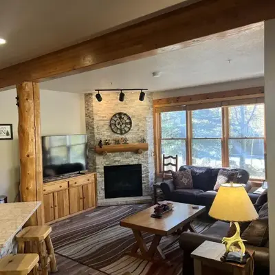8750 Trappers Crossing condo