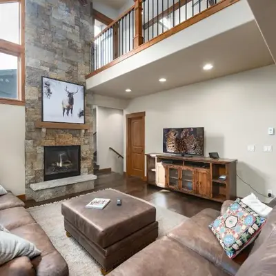 Ridgeview Court Townhome: Incredible Rooftop Deck