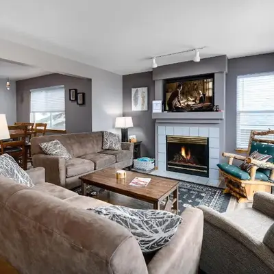 Blue Granite Off Main Townhome: Updated